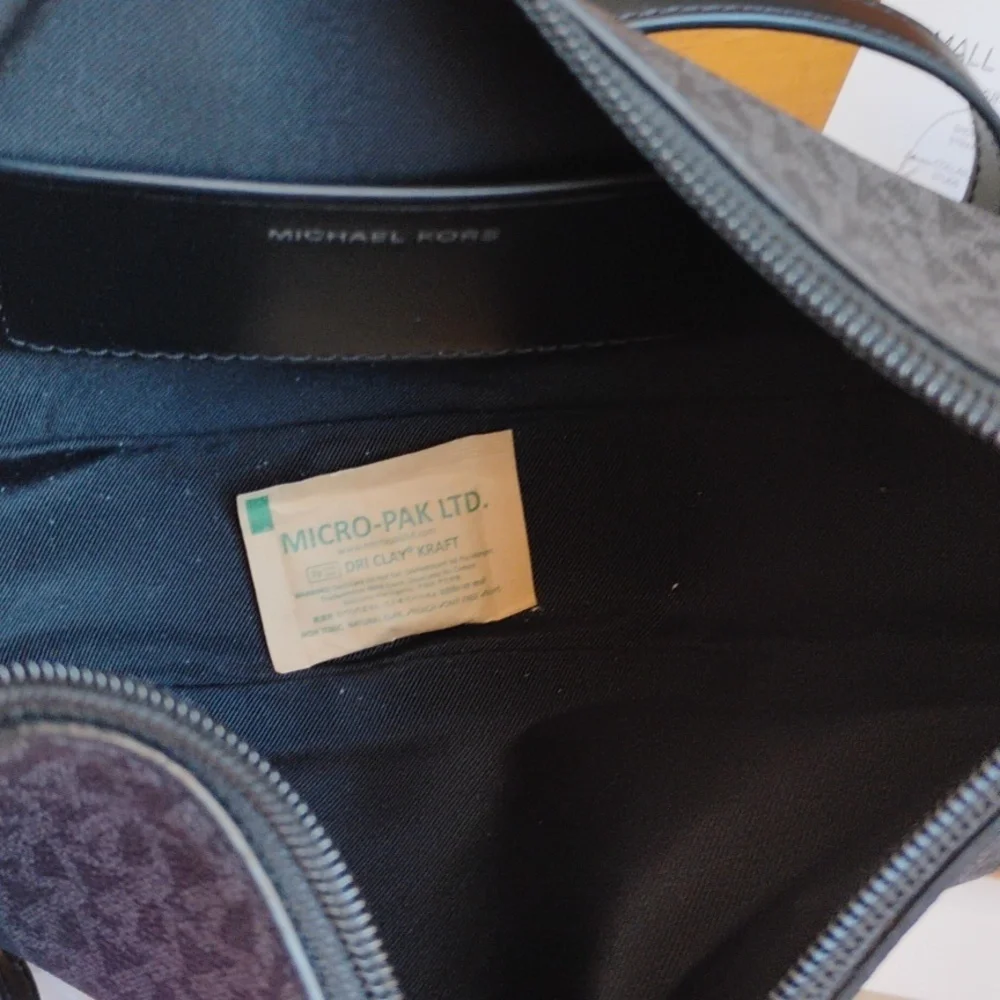 Michael Kors 💥 NWT 💥 Small Kyla Signature Convertible Shoulder Bag/Crossbody. - Picture 12 of 17